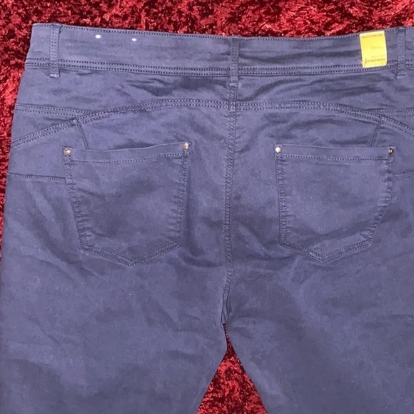 Stradivarius dark blue women’s  denim stretchy jeans Sz 44 - Picture 13 of 14